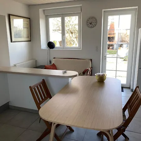 Dom wakacyjny Maison Familiale Accueillante A Avec Jardin *