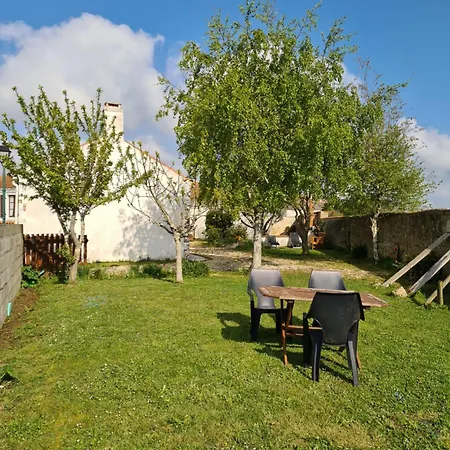 Maison Familiale Accueillante A Avec Jardin