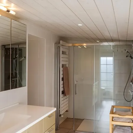 Maison Familiale Accueillante A Avec Jardin *
